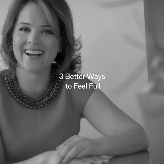 Smiling woman sharing tips – natural GLP-1 support and non-stimulant ways to feel full