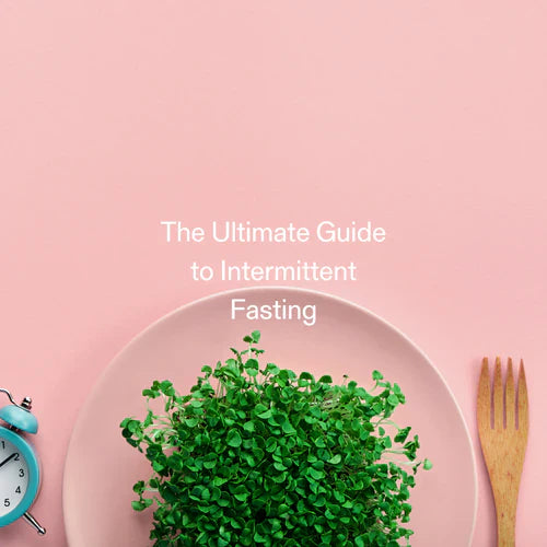 Minimalist plate with greens and clock – visual guide to intermittent fasting and natural GLP-1 activation